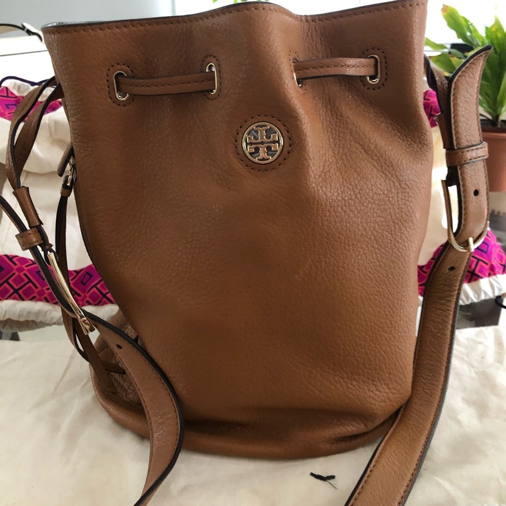 Bucket bag